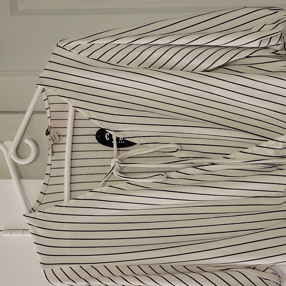 Top - Picture 2 of 3